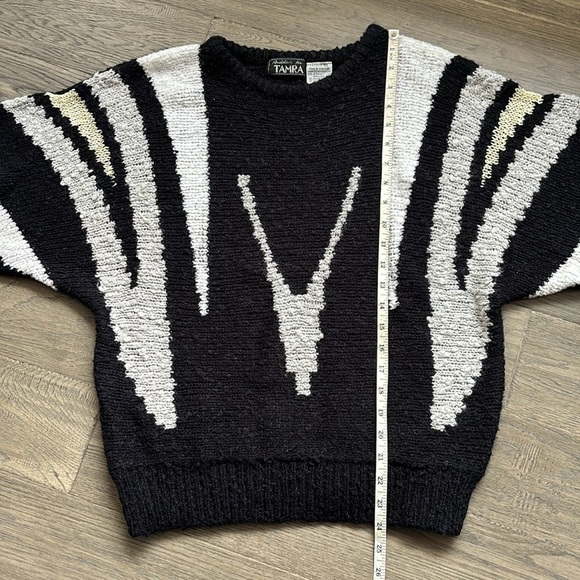 🔥Andolini for Tamra🔥 | Black and white vintage knit sweater - Picture 8 of 10